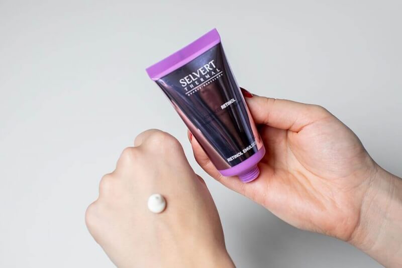 Selvert Thermal Dzień i Noc ZESTAW Krem przeciwstarzeniowy 50 ml + Maska z wit. C 1 szt + Witaminowy scrub 5 ml + Krem 5 ml + Ampułki 3 x 2 ml