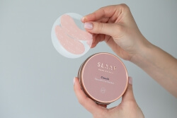Slaap Beauty Face and Body ZESTAW Wielorazowe płatki pod oczy 2 szt + Płyta Gua Sha do ciała 1 szt + Szczotka do masażu biustu, szyi i dekoltu 1 szt