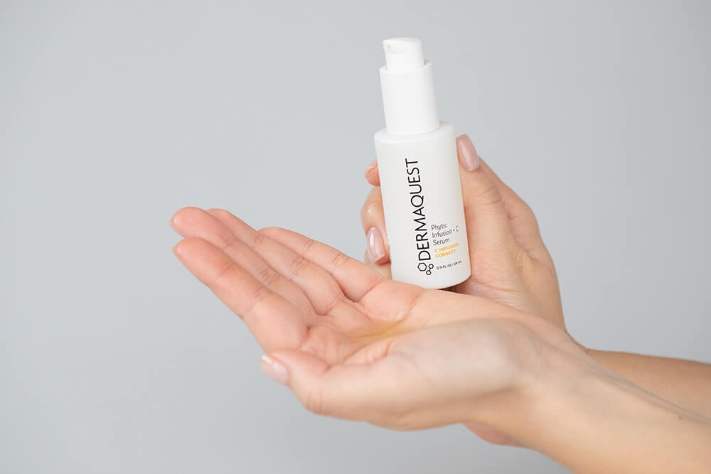 Dermaquest Phytic Infusion + C Serum Serum rozświetlająco - antyoksydacyjne dla skóry problematycznej 26 ml