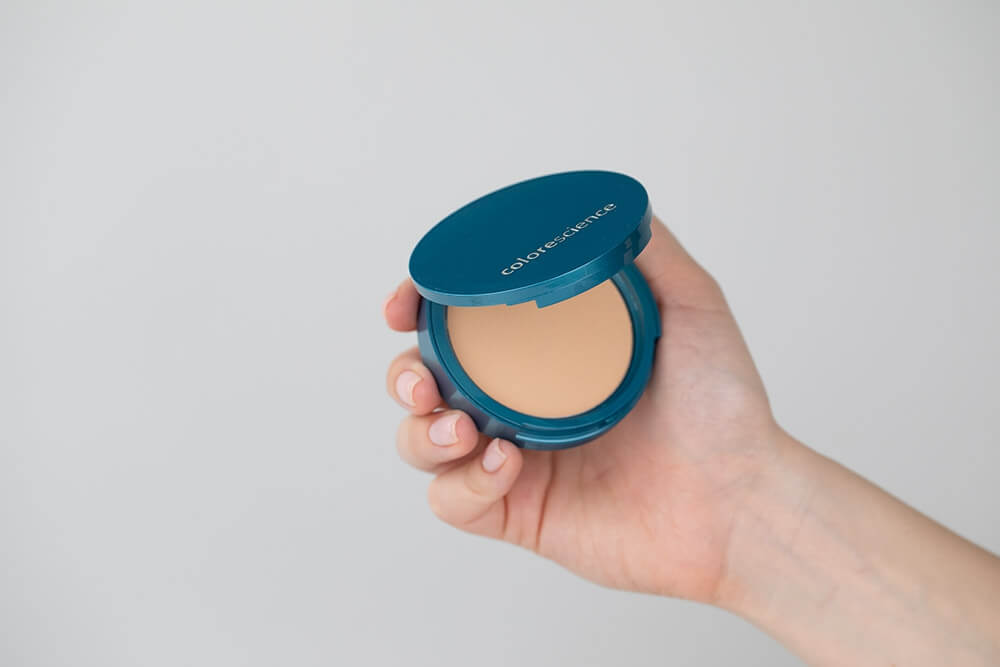 Colorescience Natural Finish Pressed Foundation SPF 20 Minerały prasowane w kompakcie kolor Light Ivory (Butter) 12 g